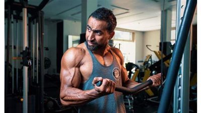 تفاصيل  بناء عضلات قوية بالطعام الصحى والتمرين المتواصل والنوم الوفير