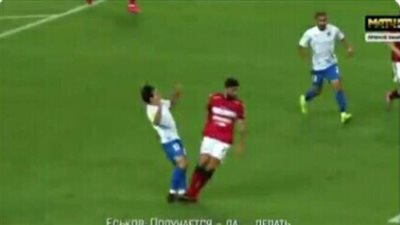 حكم الـVAR في مباراة سبارتاك موسكو وسوتشي  يفشل في اختبار كشف الكذب | فيديو