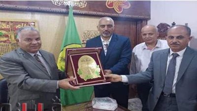 مدير تعليم الإسماعيلية يكرم إدارتي المتابعة والتنسيق