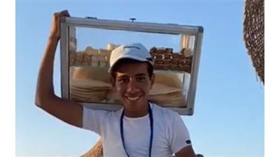 منحة كاملة بكلية الطب لبائع الفريسكا بالإسكندرية | فيديو