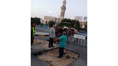 نائب محافظ القاهرة يتابع إصلاح هبوط أرضي في شارع الحجاز
