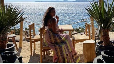 شاهد.. أحدث إطلالة لـ ياسمين صبري من أمام البحر