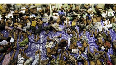 مفوضية الأمم المتحدة تطالب برسو سفن عالقة للاجئين تضم مئات المهاجرين