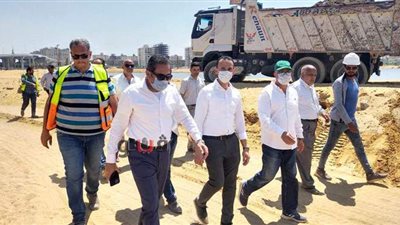 مسئولو الإسكان يتفقدون مشروع تطوير بحيرة عين الصيرة