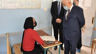 وزير التربية والتعليم يتفقد لجان امتحانات الثانوية العامة 