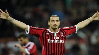 ميلان يعلن تجديد عقد إبراهيموفيتش