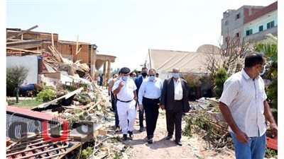 محافظ الشرقية ينفذ بنفسه إزالة مبنى مخالف بالقنايات