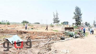 استعادة أرض مملوكة للدولة وغرامة على صاحب معرض سيارات بالشرقية | صور