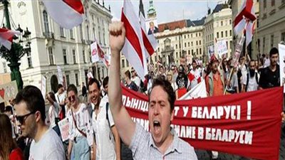 قوات الأمن تمنع  المتظاهرين من الاقتراب لمقر إقامة الرئيس البيلاروسي