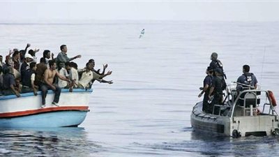 مقتل 3 مهاجرين بحريق قاربهم قبالة إيطاليا