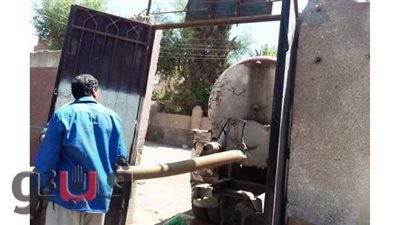 محافظ المنيا يوجه بوضع حلول جذرية لطفح المياه الارتوازية