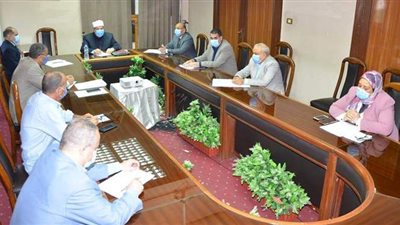 وزير الأوقاف يجتمع بقيادات الهيئة لتنفيذ توجهات الرئيس