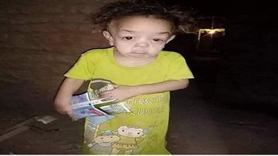 تعيش على جلسات الأكسجين.. طفلة بالصعيد تحتاج إلى تدخل عاجل بسبب مشكلات الرئة