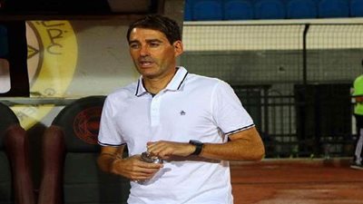 سمير كمونة معلقًا على ارتداء فايلر اللون الأبيض وطولان 