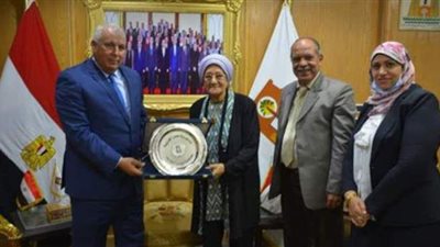 متبرعة تدعم إنشاء أول مدرسة تكنولوجية زراعية على مستوى الجمهورية بالوادى الجديد