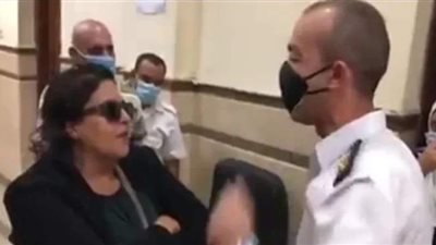 تفريغ فيديو تعدي سيدة على ضابط شرطة بمحكمة مصر الجديدة