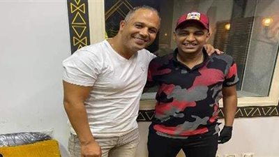 مصطفى درويش يخوض أول تجاربه الغنائية مع المدفعجية