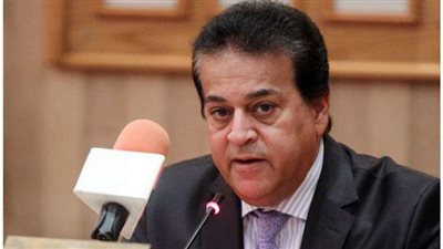 فوضى الماجستير والدكتوراه.. رسائل علمية.. على الأرفف 