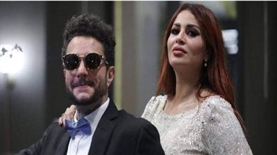 أحمد الفيشاوي وزوجته في حمام السباحة بأحدث ظهور