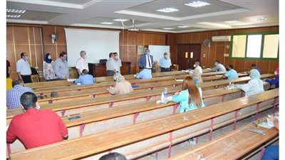 لاول مرة بجامعة سوهاج .. ١٠٩ طلاب يؤدون امتحانات برنامج الماجيستير المهني “MBA”