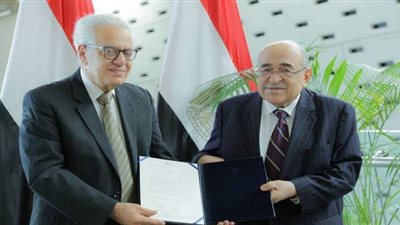 الفنان محمد شاكر  يحتفل بإهداء مكتبة الإسكندرية متحفه الخاص