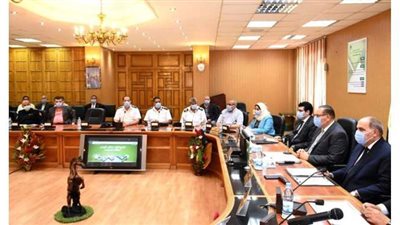 تفعيل دور العمد وحصر المنشأت المتهالكة.. أبرز الملفات في اجتماع محافظ الشرقية