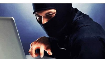 عراقي يبتز فتاة بـ