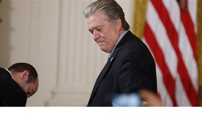 محاكمة مستشار ترامب السابق بانون تبدأ مايو المقبل