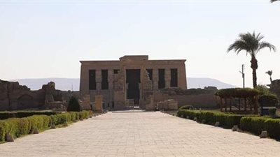 بعد إغلاق 4 أشهر .. معبد دندرة يستقبل سائحين من أوكرانيا