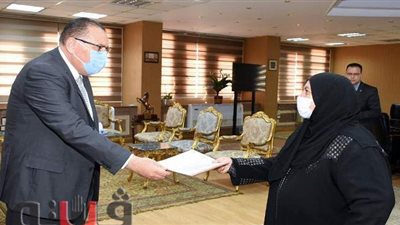 محافظ الشرقية يسلم شقتين لأسرتين من الفئات الأولى بالرعاية | صور