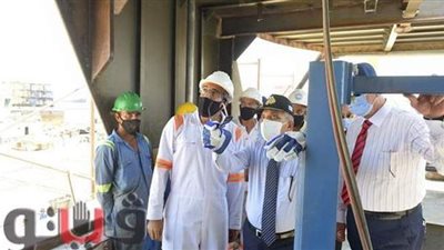 رئيس هيئة قناة السويس يتابع  العمل ببناء سفن الصيد | صور