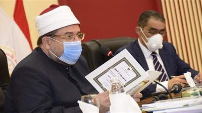 وزير الأوقاف للمراسلين الأجانب: مصر تعيش أفضل عصور الوحدة الوطنية.. انتهت للابد سيطرة التيارات المتطرفة على المساجد | صور