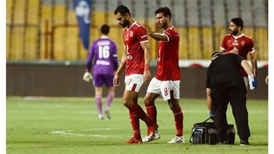 السولية يؤدي جلسات علاج طبيعي بمران الأهلي