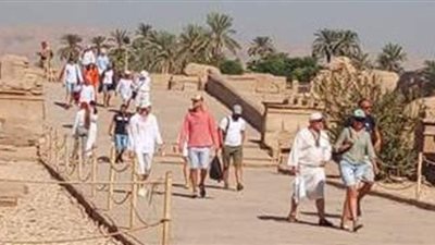 معبد الكرنك يستقبل أول الأفواج السياحية بعد إغلاق أكثر من 5 أشهر | صور