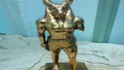 ضبط 4 قطع حجرية يشتبه في اثريتها علي الطريق الاقليمي ببنها