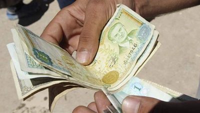 باحث يكشف متوسط راتب الموظف السوري قبل الحرب:  يعادل مليون ليرة حاليا