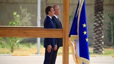 الرئيس العراقي يستقبل ماكرون في قصر السلام ببغداد