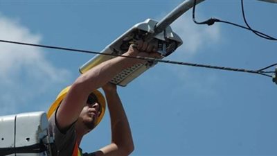 تركيب كشافات الليد الموفرة بشوارع القصير