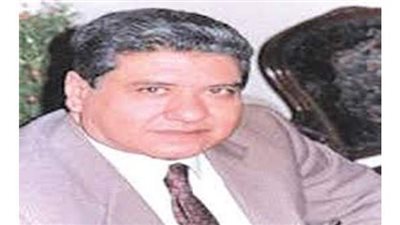 رجاء النقاش يتحدى هيكل بنشر قصيدة 