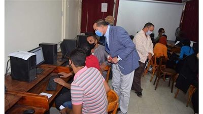 توافد طلاب المرحلة الثانية علي جامعة سوهاج للتنسيق الألكتروني للقبول بالجامعات