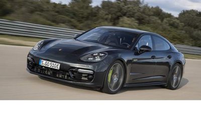 اكتشف مهارات سيارات بورش الأخف وزنا