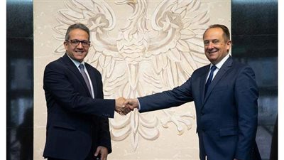 وزير السياحة والآثار يلتقى نظيره البولندي لمناقشة سبل دفع الحركة السياحية
