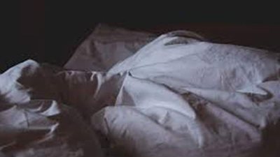 تفسير حلم رؤية الميت يعود للحياة في المنام وعلاقته بفك الكرب والشفاء من الأمراض