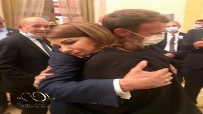 نشرة الفن والثقافة.. الرئيس الفرنسي يقبل ماجدة الرومي بعد بكائها .. و موعد عودة برنامج عمرو أديب 