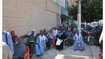 استراحات للمواطنين للانتظار منعا للتزاحم لتقديم طلبات التصالح بالمنيا