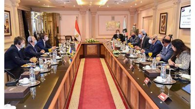 رئيس العربية للتصنيع يبحث مع سفير روسيا إنتاج لقاح  