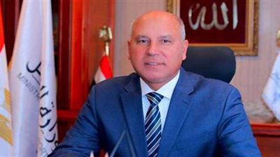 وزير النقل يتابع استئناف حركة شاحنات بضائع الترانزيت على الخط الملاحى ( سفاجا / ضبا)