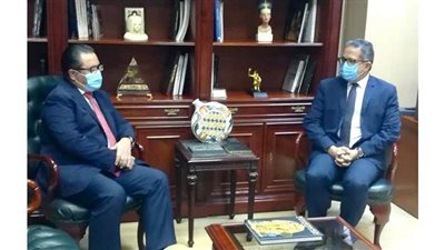 سفير كازاخستان بالقاهرة يودع وزير السياحة والآثار
