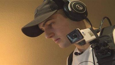 لإنقاذ حياته.. شاب يستعين بالبث المباشر لمدة عام كامل