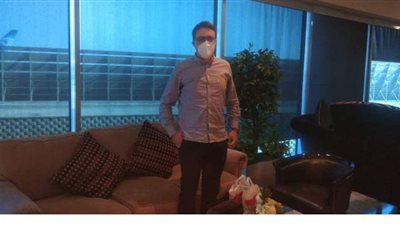 رئيس لجنة المسابقات بالاتحاد الدولي لكرة اليد يصل مطار القاهرة